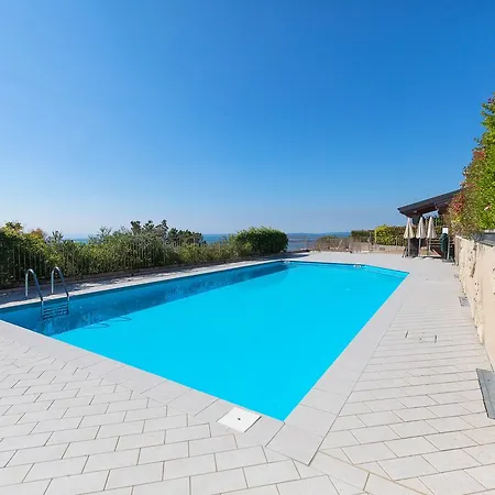 Le Residenze Del Lago Apartment *