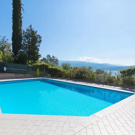 Le Residenze Del Lago Apartment